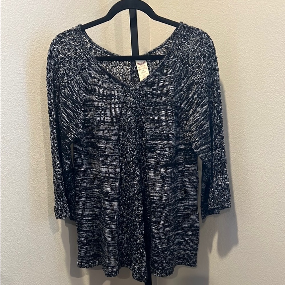Faded Glory Black and White Acrylic Sweater
